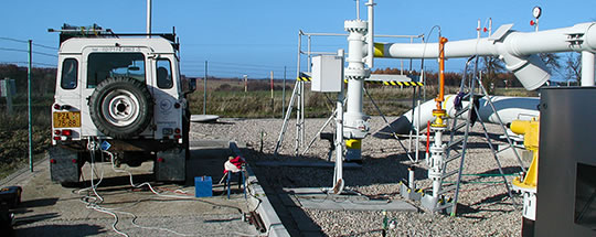 Sample gas from pipelines and detection of hydrogen