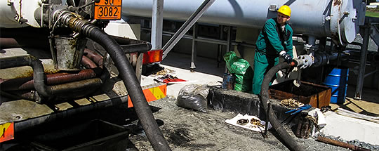 Displacement of oil into road tank trucks at the end of the pipeline DN 700