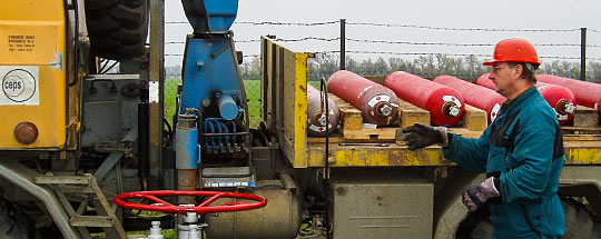 Pressure cylinders containing hydrogen that is used as a marking substance for the determination of velocity of the gas during the measuring of hydraulic parameters of pipelines being in operation
